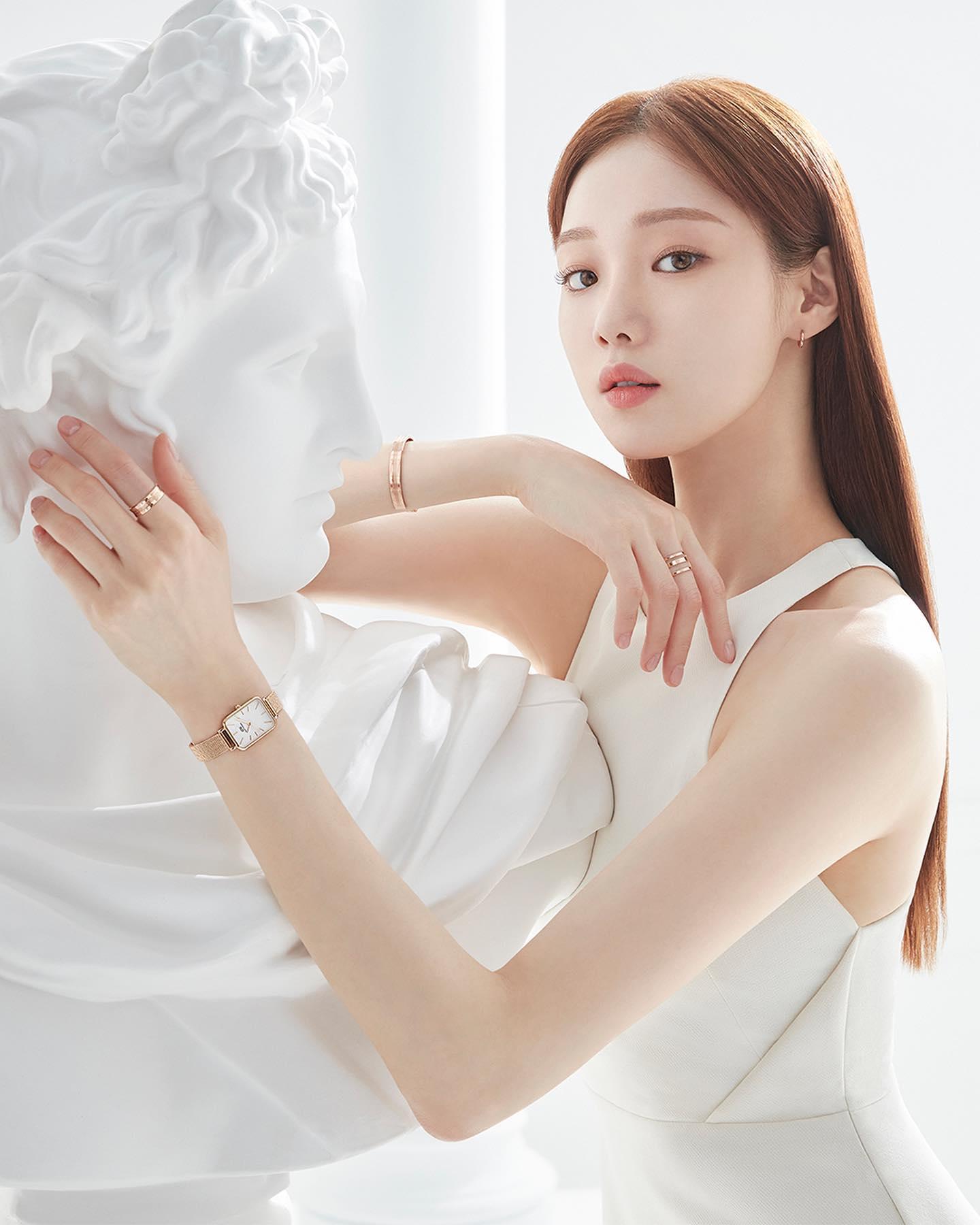 다니엘웰링턴 x 이성경🤍🖤예뻐
클래식하고 세련된 조합💛⏱ #광고 #다니엘웰링턴 이미지2