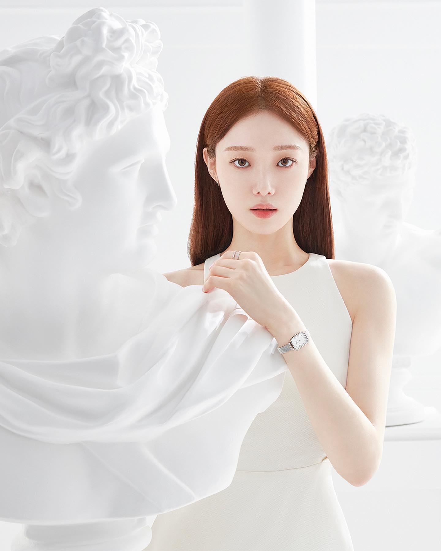 다니엘웰링턴 x 이성경🤍🖤예뻐
클래식하고 세련된 조합💛⏱ #광고 #다니엘웰링턴 이미지6