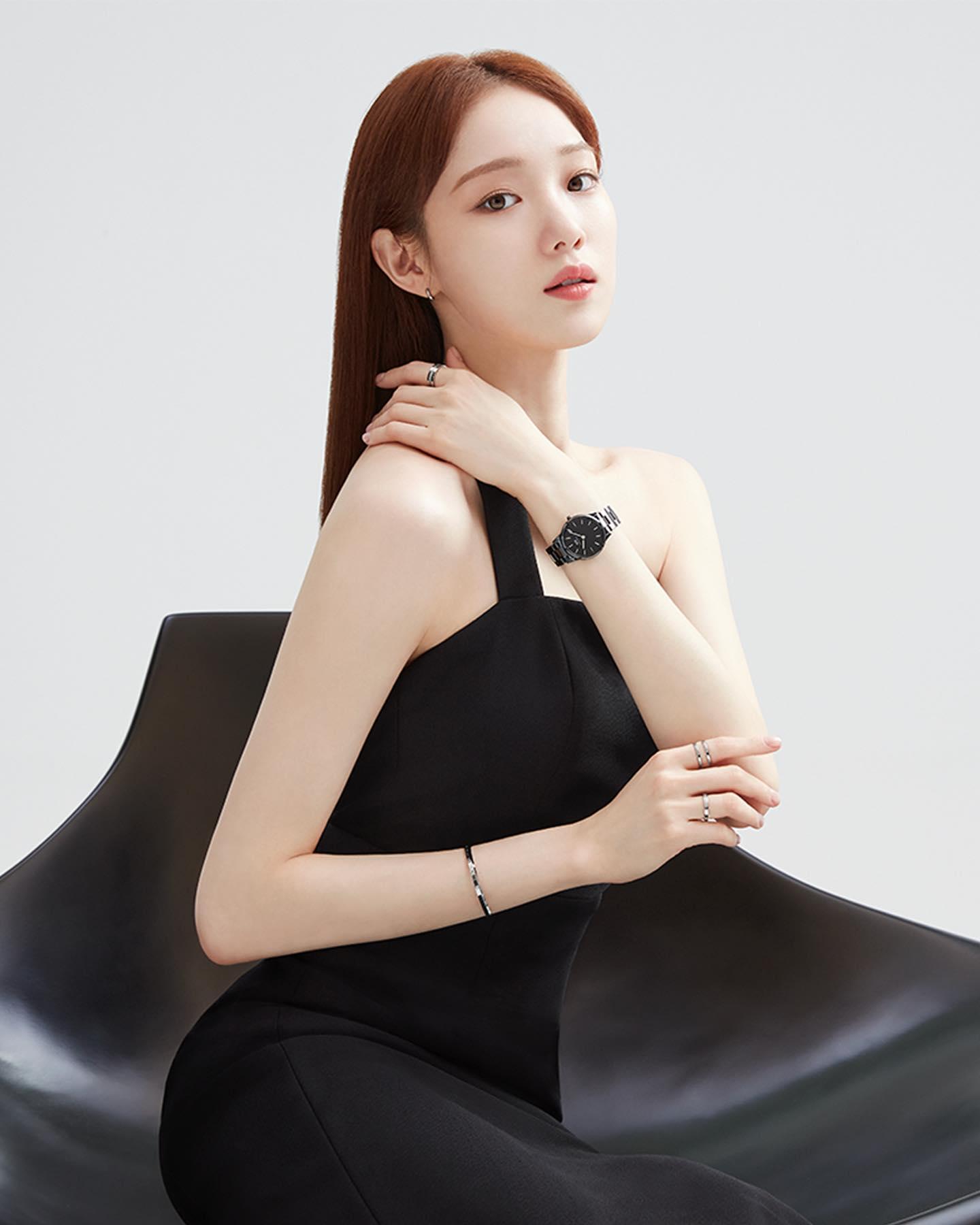 다니엘웰링턴 x 이성경🤍🖤예뻐
클래식하고 세련된 조합💛⏱ #광고 #다니엘웰링턴 이미지8