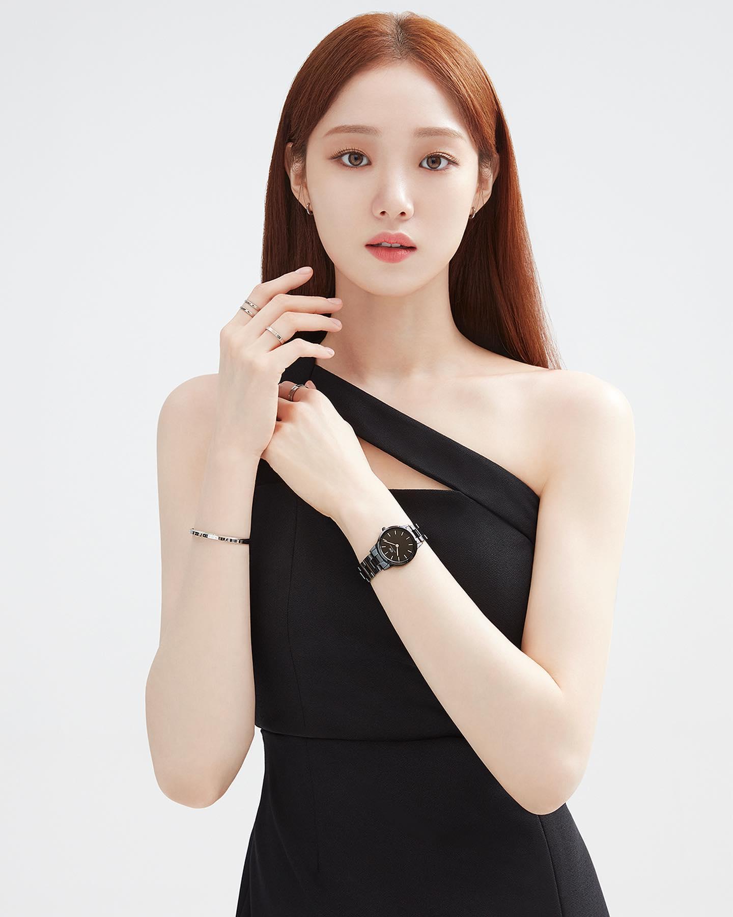 다니엘웰링턴 x 이성경🤍🖤예뻐
클래식하고 세련된 조합💛⏱ #광고 #다니엘웰링턴 이미지9