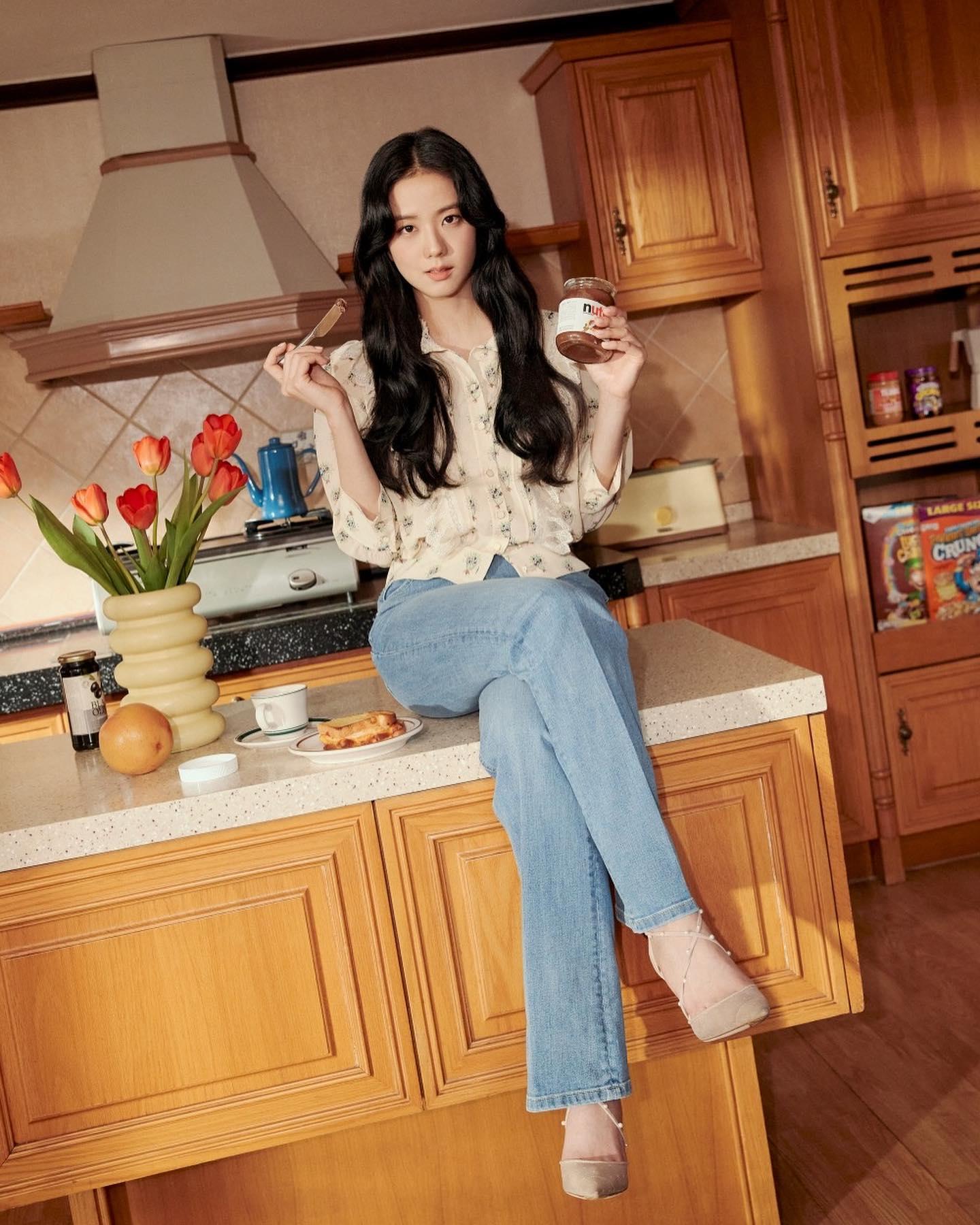 너무 예뻐👗👖여친룩 지수 코디 
포러데이 미샤 x 지수💙🤍조합 @참고해 이미지2