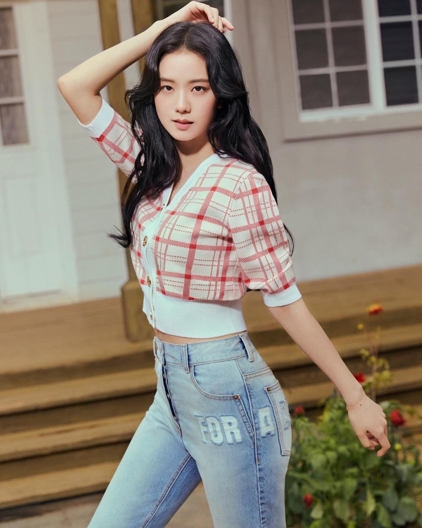 너무 예뻐👗👖여친룩 지수 코디 
포러데이 미샤 x 지수💙🤍조합 @참고해 이미지4