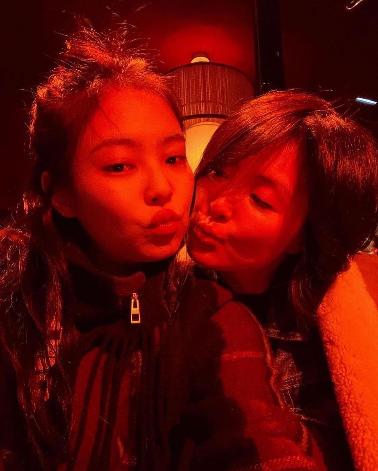 넘 예쁜 제니 모녀 코디👩‍👧❤️🖤 이미지5