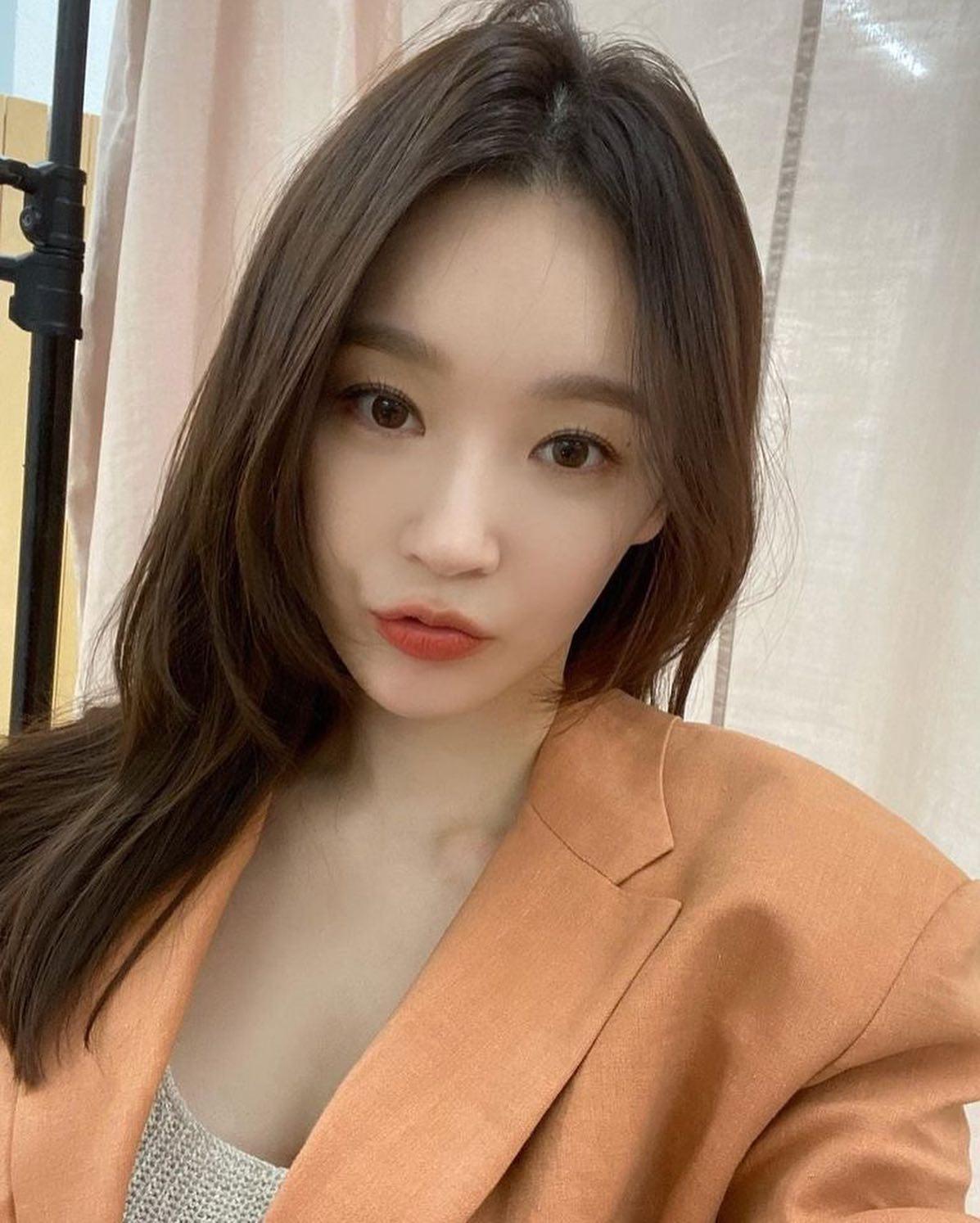 세월도 피해가는💖행동파 민경언니 이미지6