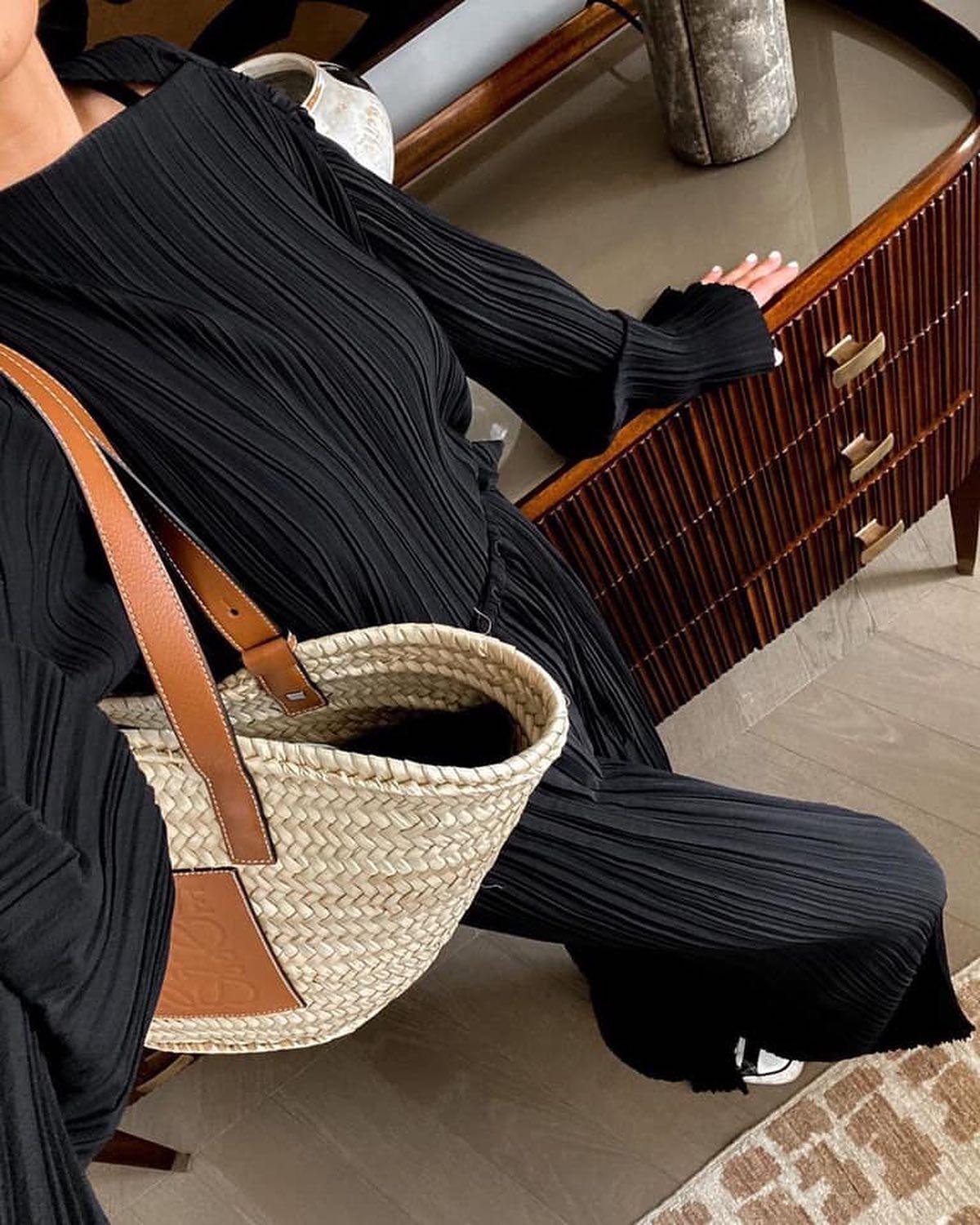 여름감 느껴지는 주름 소재🤍🖤 이미지3