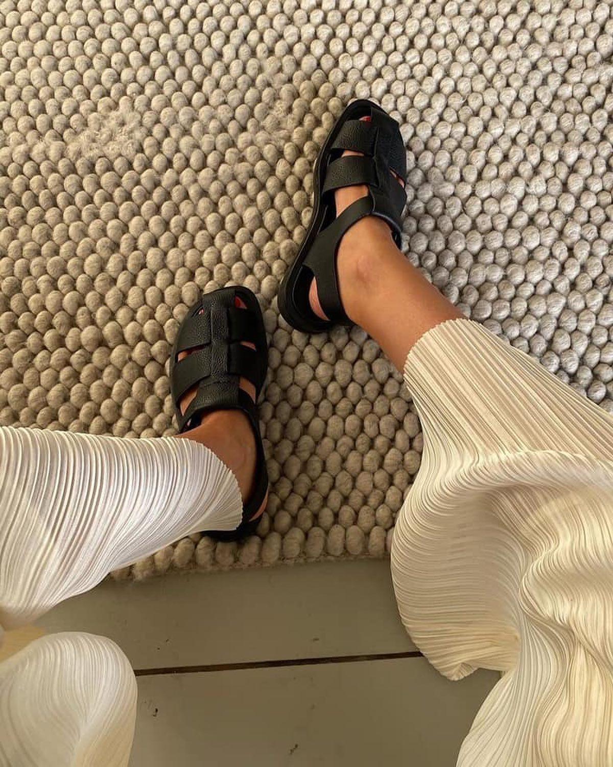 여름감 느껴지는 주름 소재🤍🖤 이미지4