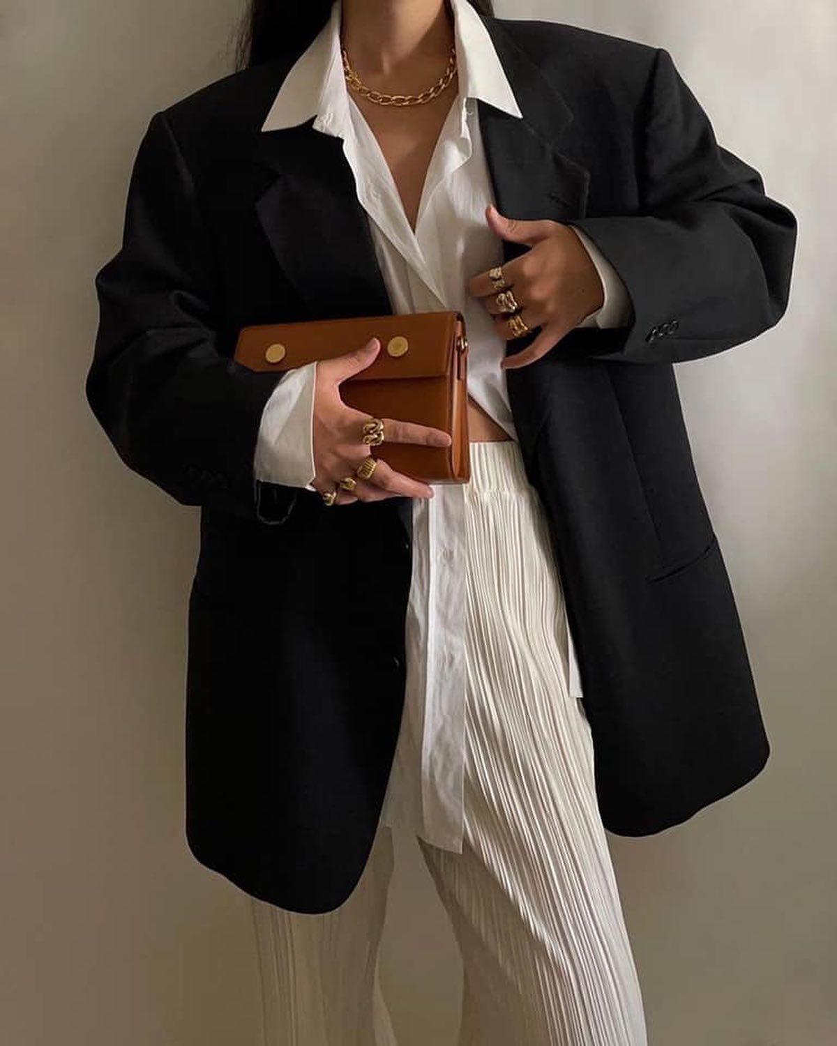 여름감 느껴지는 주름 소재🤍🖤 이미지5