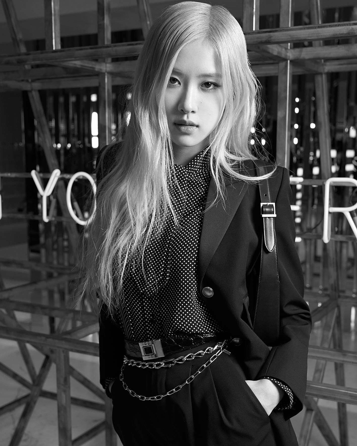 생 로랑 플래그십🖤🤍오프닝 행사
다들 예쁜 생 로랑 조합🔥📸 @구경가자 #광고 이미지