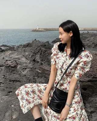 요즘 자주보여🖤💛맥퀸 커브백 이미지