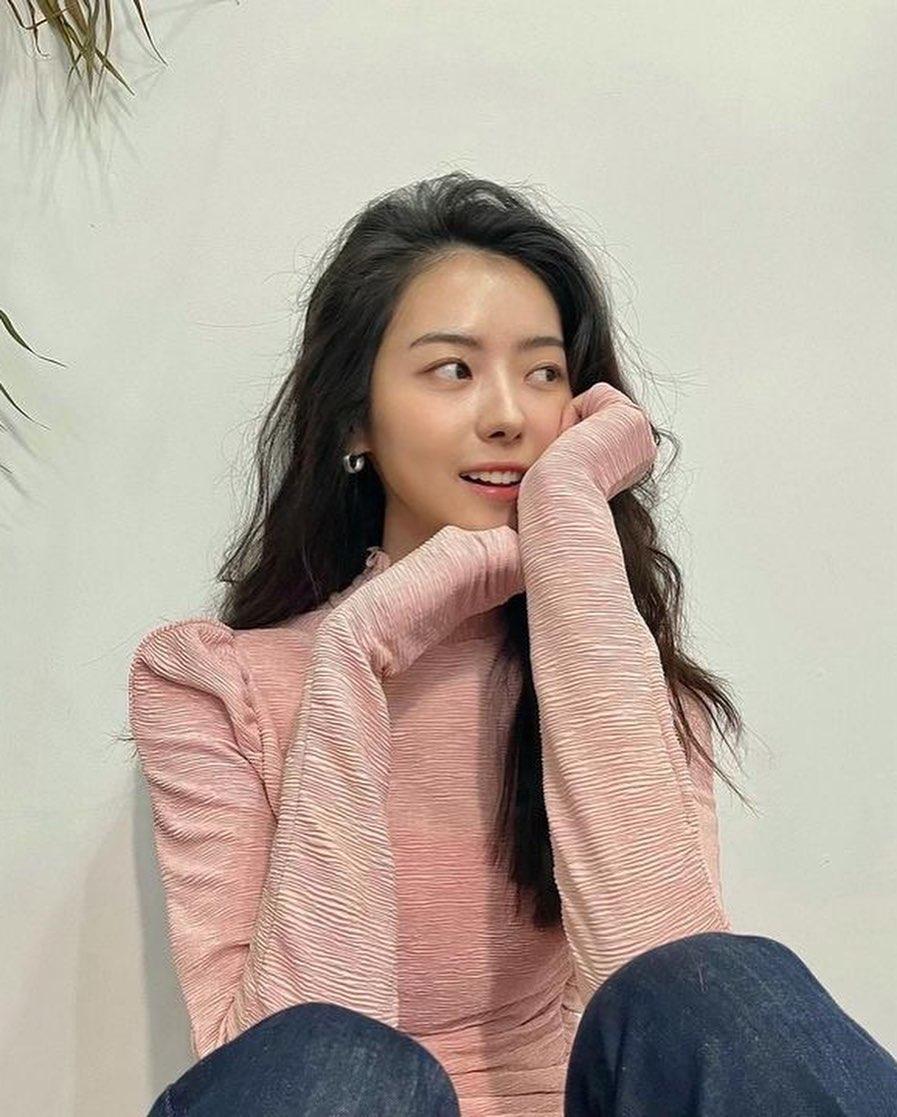 하늘하늘 청순한 임나영의 봄🌿 이미지4