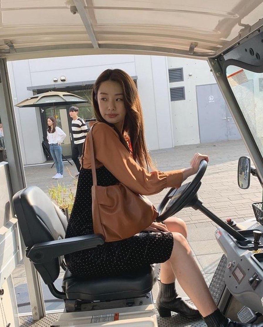배우 이정아의 세련된 동양미♥️ 이미지3