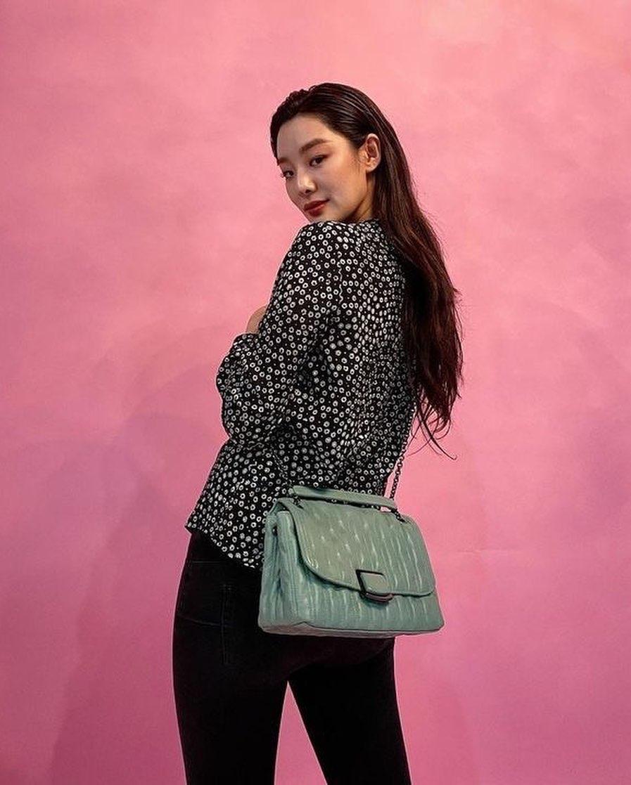 배우 이정아의 세련된 동양미♥️ 이미지6