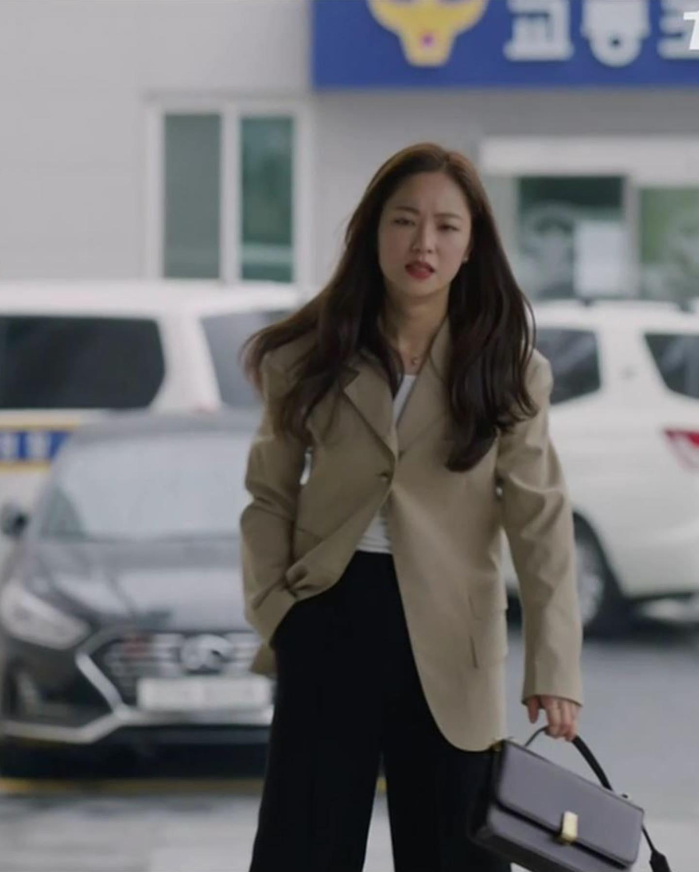 아름다운 누아르😎👜전여빈 룩 이미지6