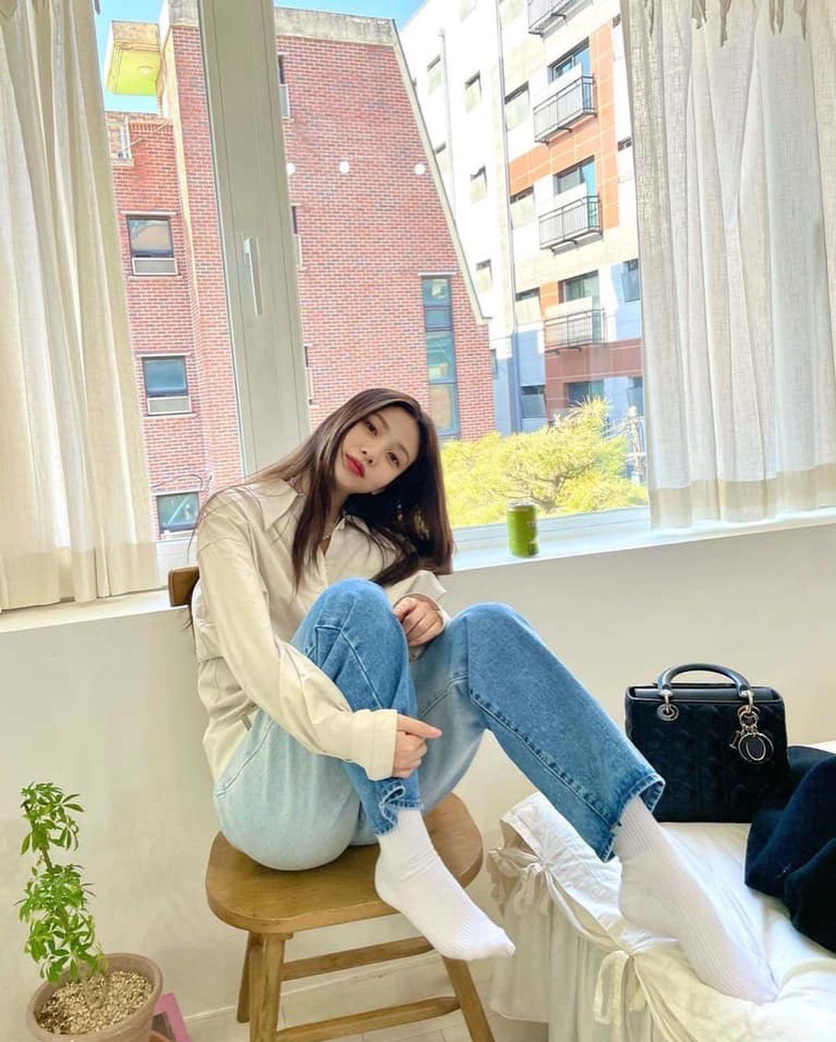 화이트 셔츠에 데님🤍+👖 이미지4