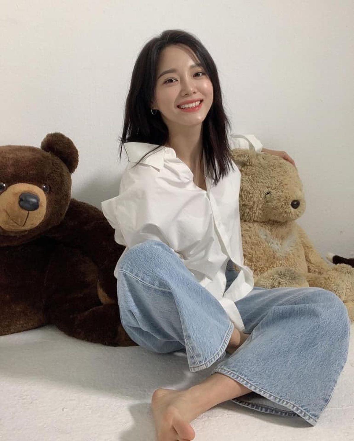 화이트 셔츠에 데님🤍+👖 이미지6