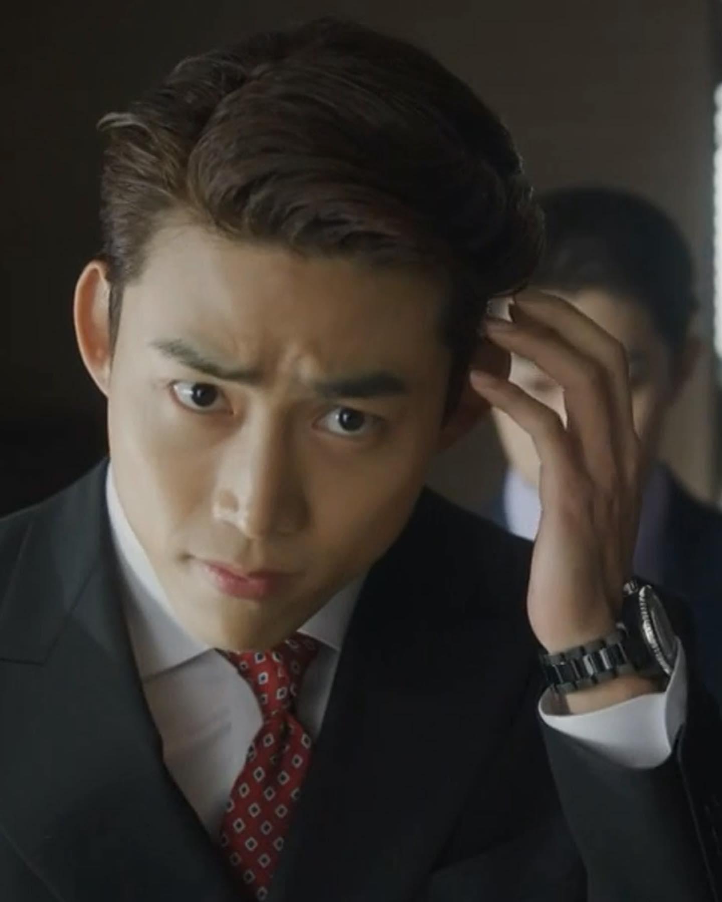 남자들 이렇게⏱🤵🏻시계해줘⁣
빈센조 x 옥택연🔥😎 조합 자체가 핵멋져⁣ 이미지