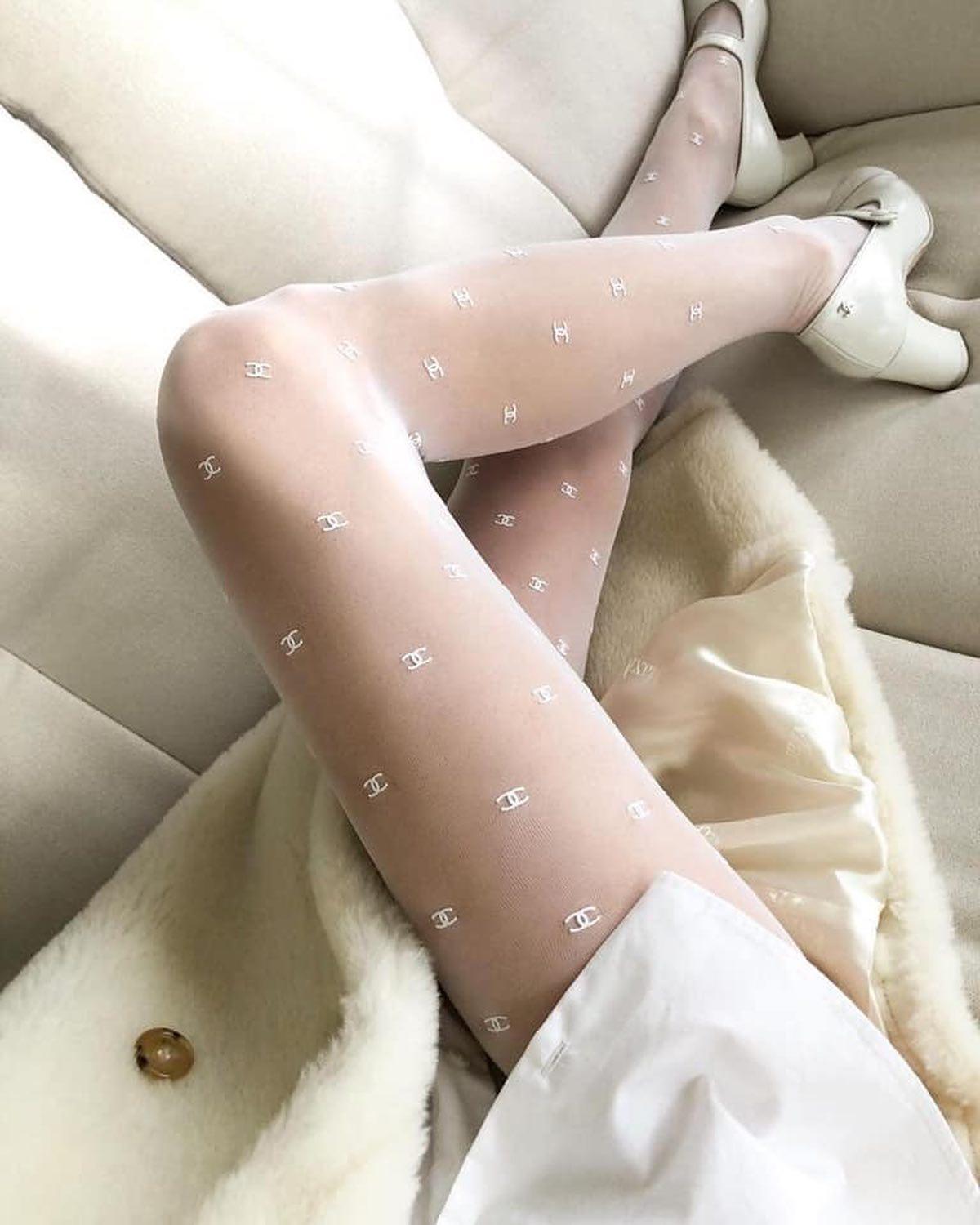 흰색 스타킹 무드🤍💌 이미지