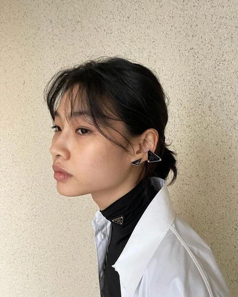요즘 눈에 띄는 프라다 귀걸이🖤 이미지2