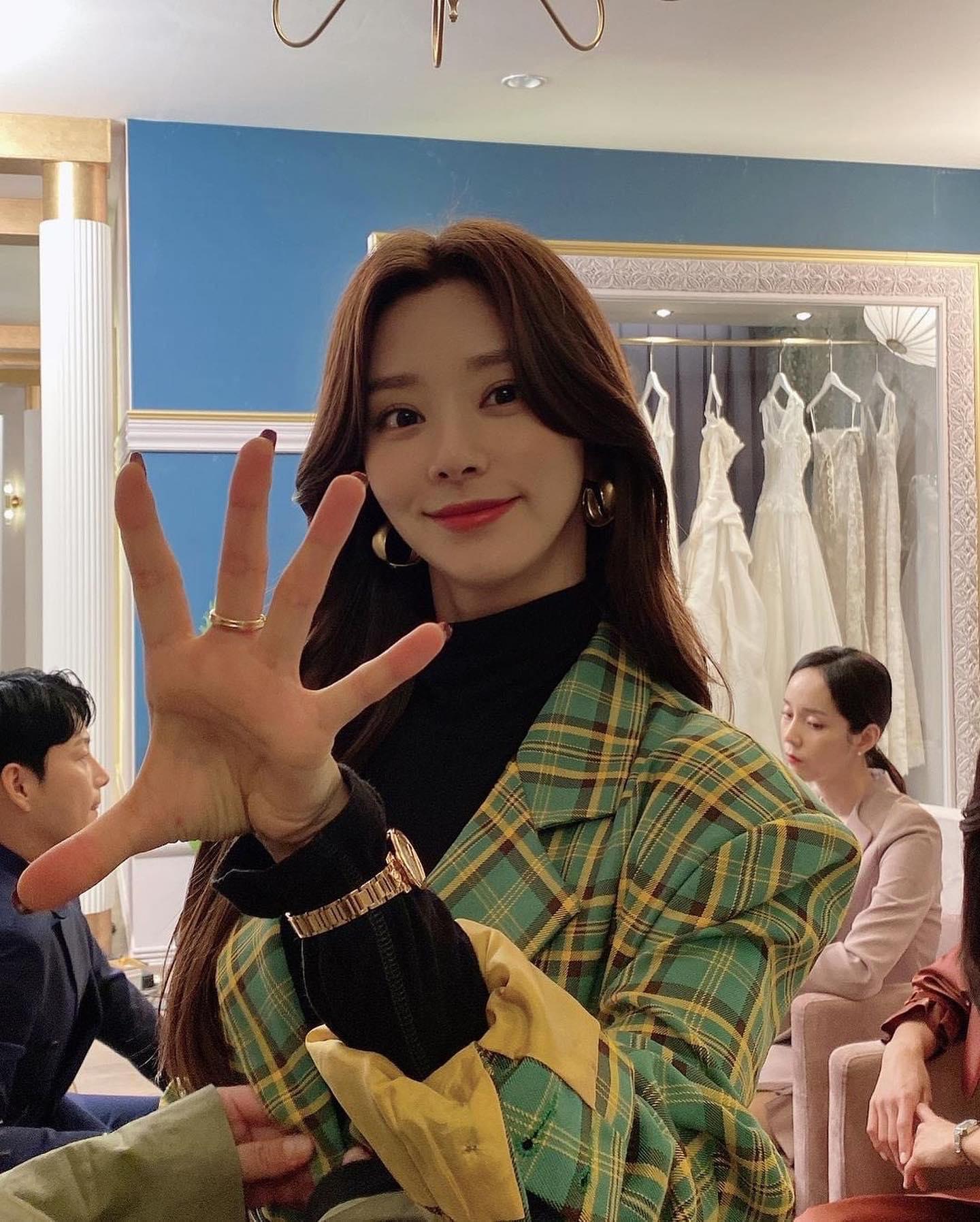 옷이 미모빨 받는 배우 이주빈🧖🏻‍♀️ 이미지