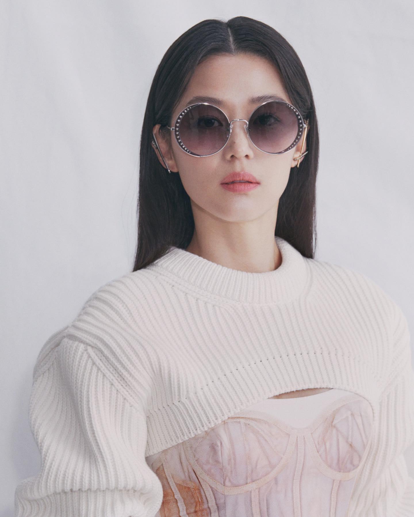 이 조합 볼수록 @예뻐🌸🤍
알렉산더 맥퀸 x 전지현👛😎21년 봄-여름 이미지10