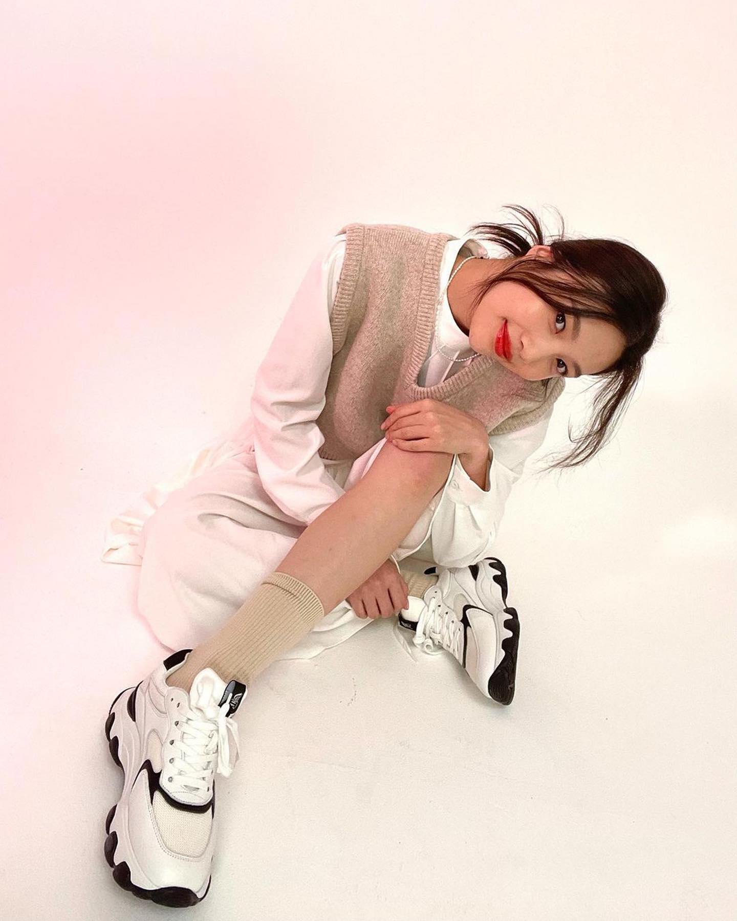 요즘 젤 예뻐🖤👟조이 일상룩 이미지