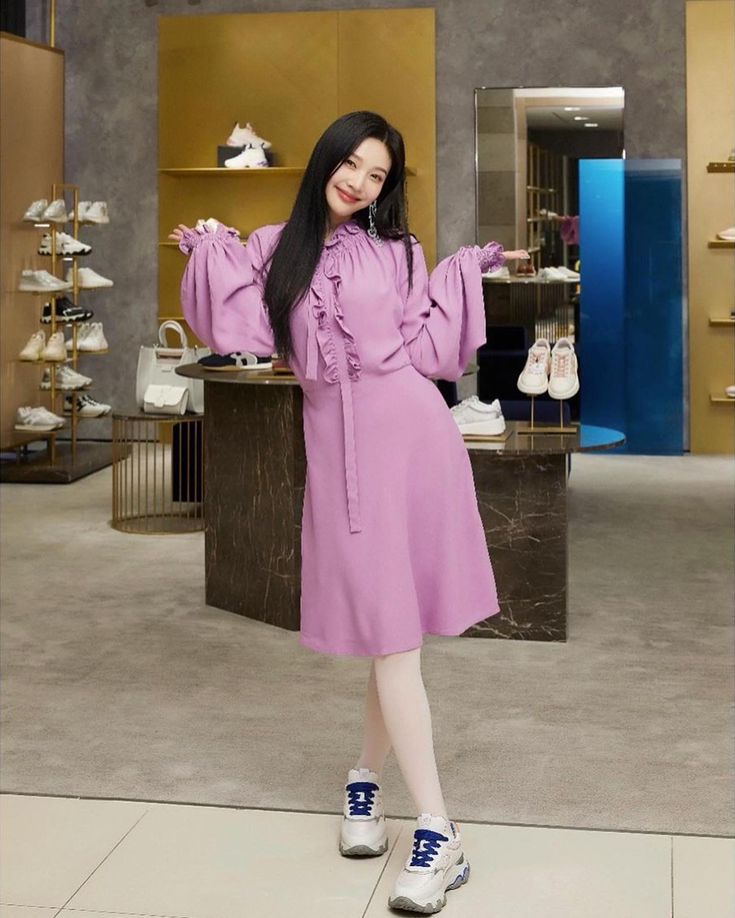 요즘 젤 예뻐🖤👟조이 일상룩 이미지9