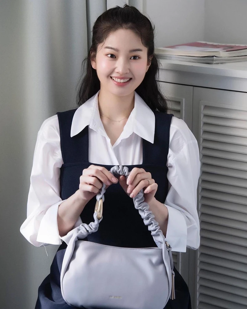언니 분위기💜🤍자체가 예뻐요 이미지1