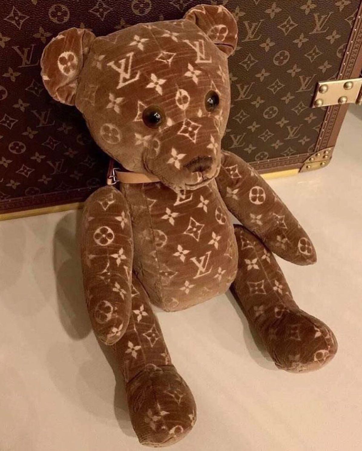 침대맡의 럭셔리 LV테디베어🐻 이미지