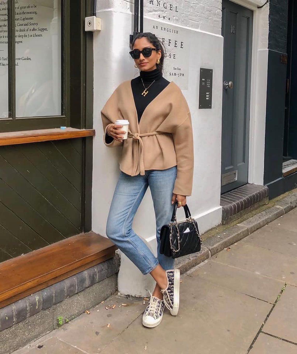 카라 없는게 더 예뻐🤎🖤 이미지