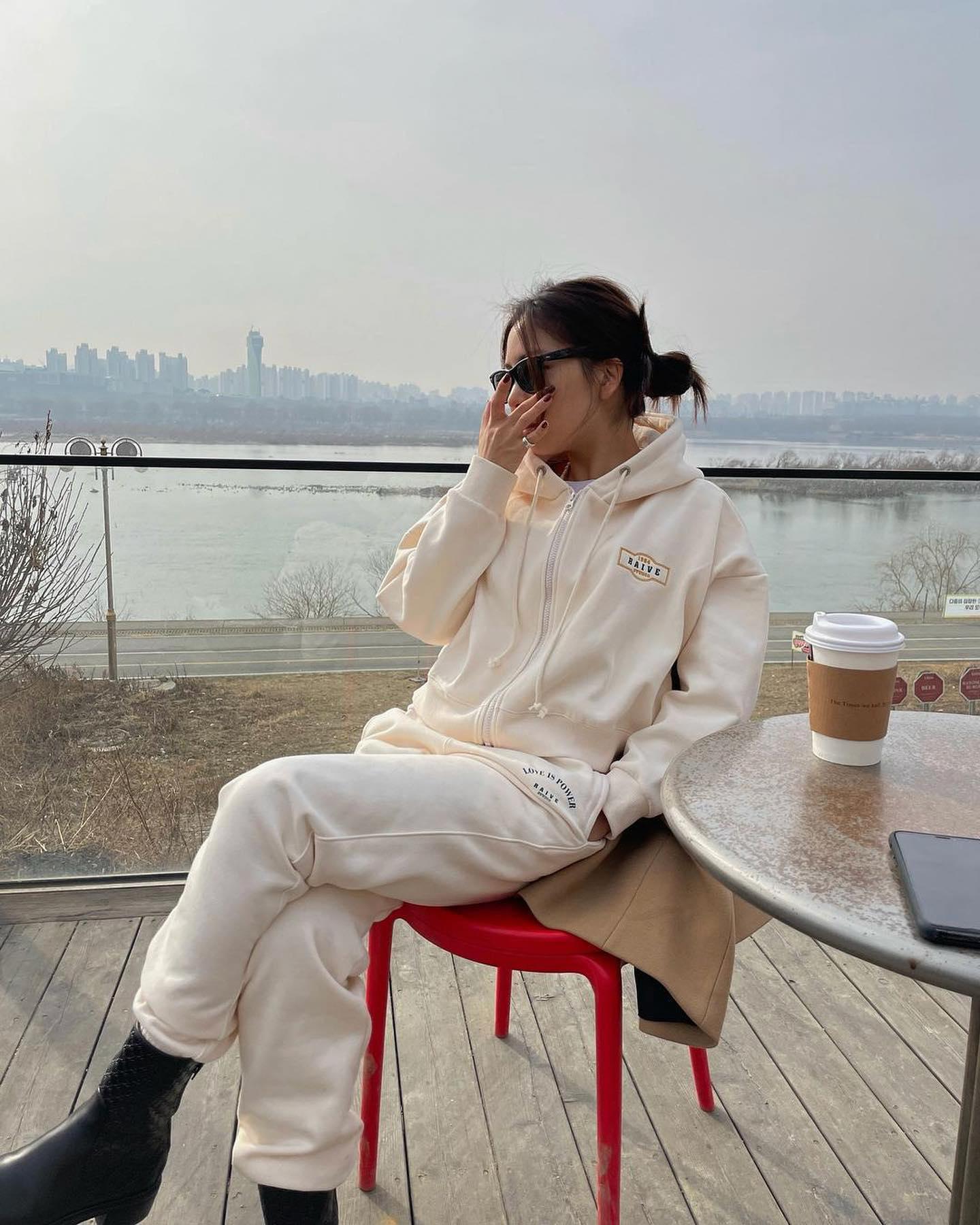 연휴 꾸안꾸💛🤍힙한 @코디법 이미지