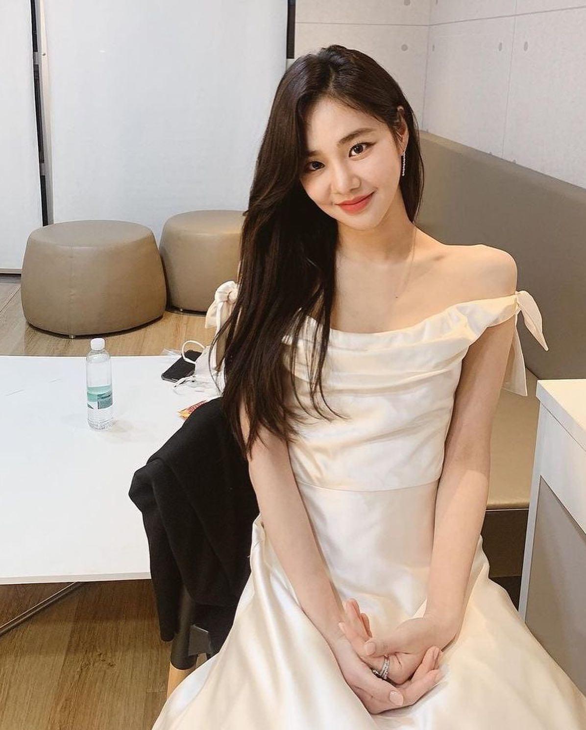 매력돋는 한지은 비주얼🤍🖤 이미지
