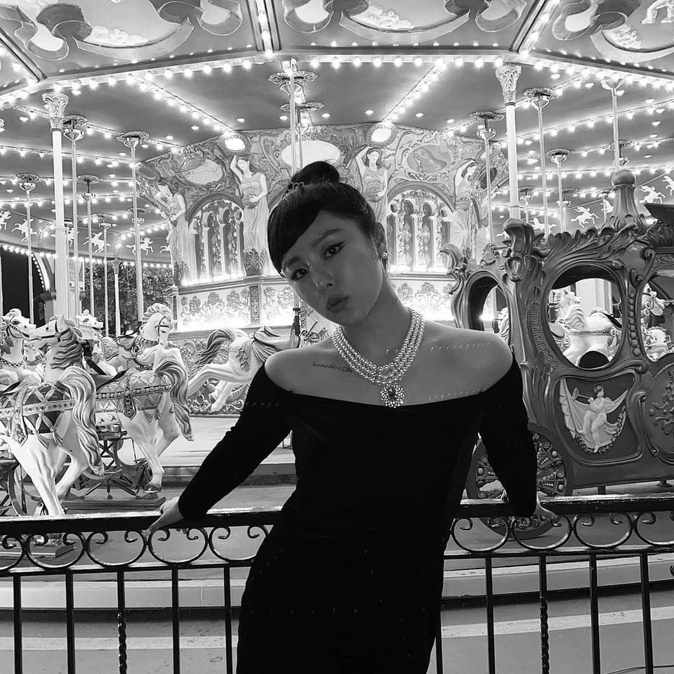 휘인언니의 팜므파탈 피드🖤 이미지