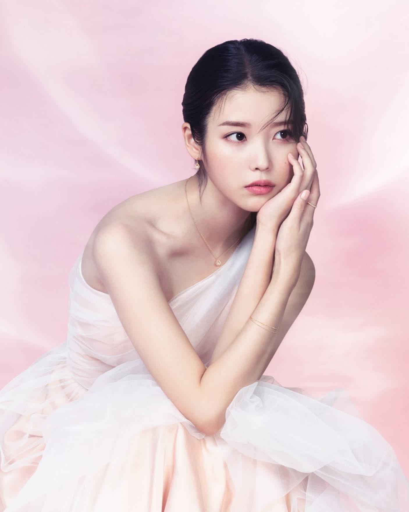 또 셀럽하는💖🤍아이유 분위기
제이에스티나 x 아이유💍📸나도 @셀럽할래 #광고 이미지