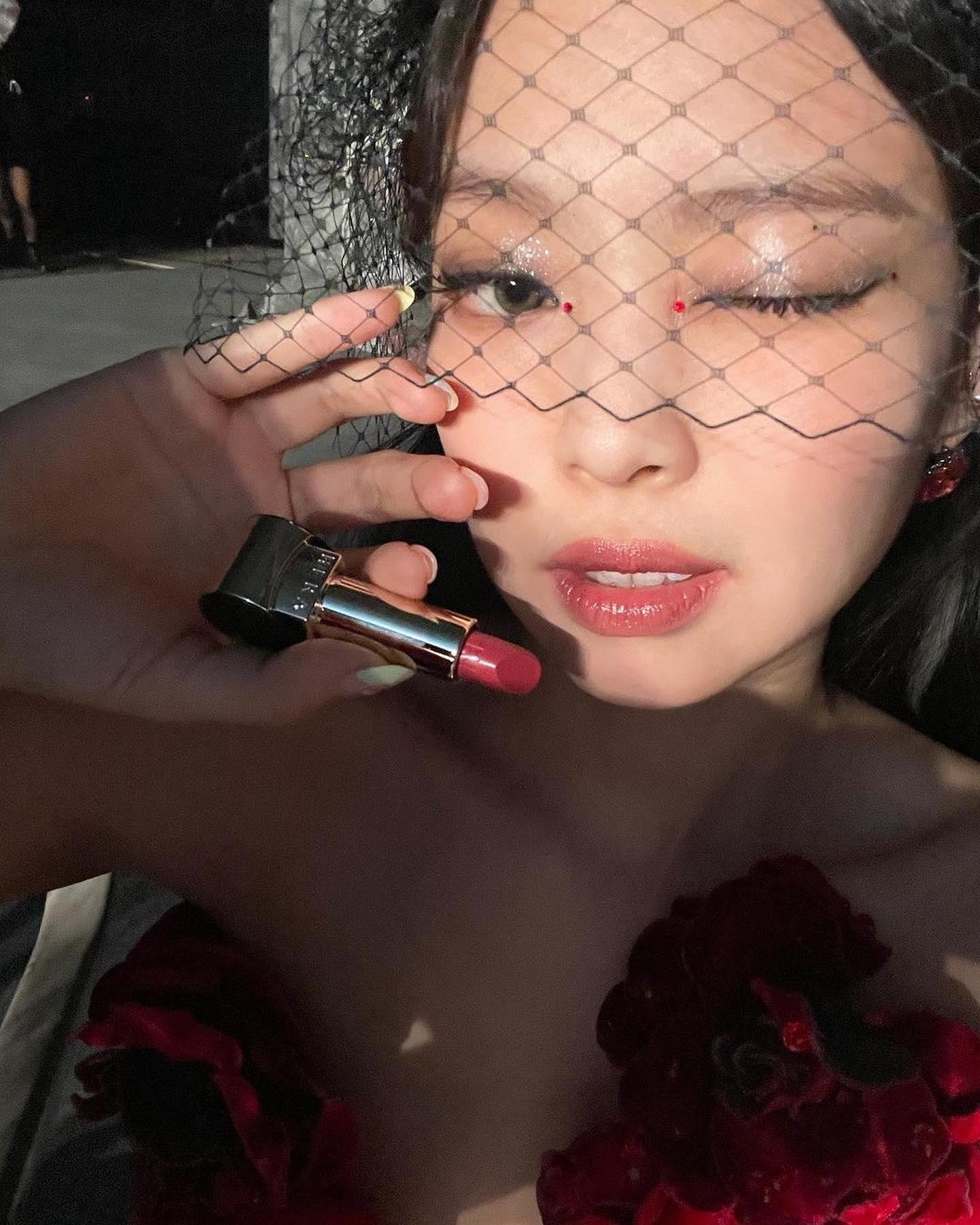 예뻐도 넘 예쁜💋 인간헤라 제니
웜한 핑크컬러 찰떡😘💄 #광고 이미지