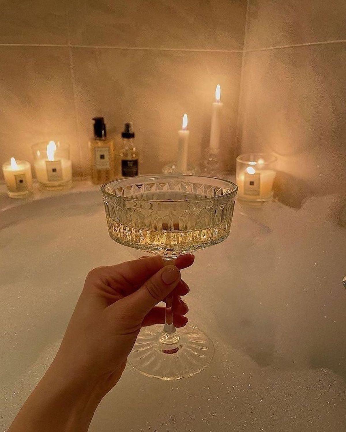 오늘도 고생한 @나에게...🥂 이미지