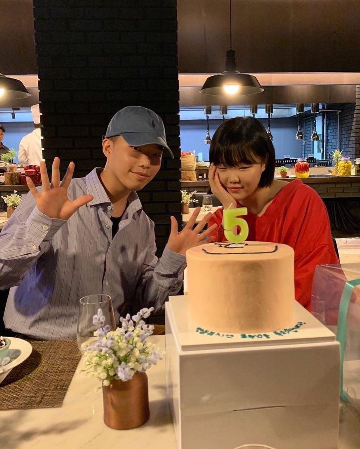 찐남매 악뮤의 스타일링👫✨ 이미지4