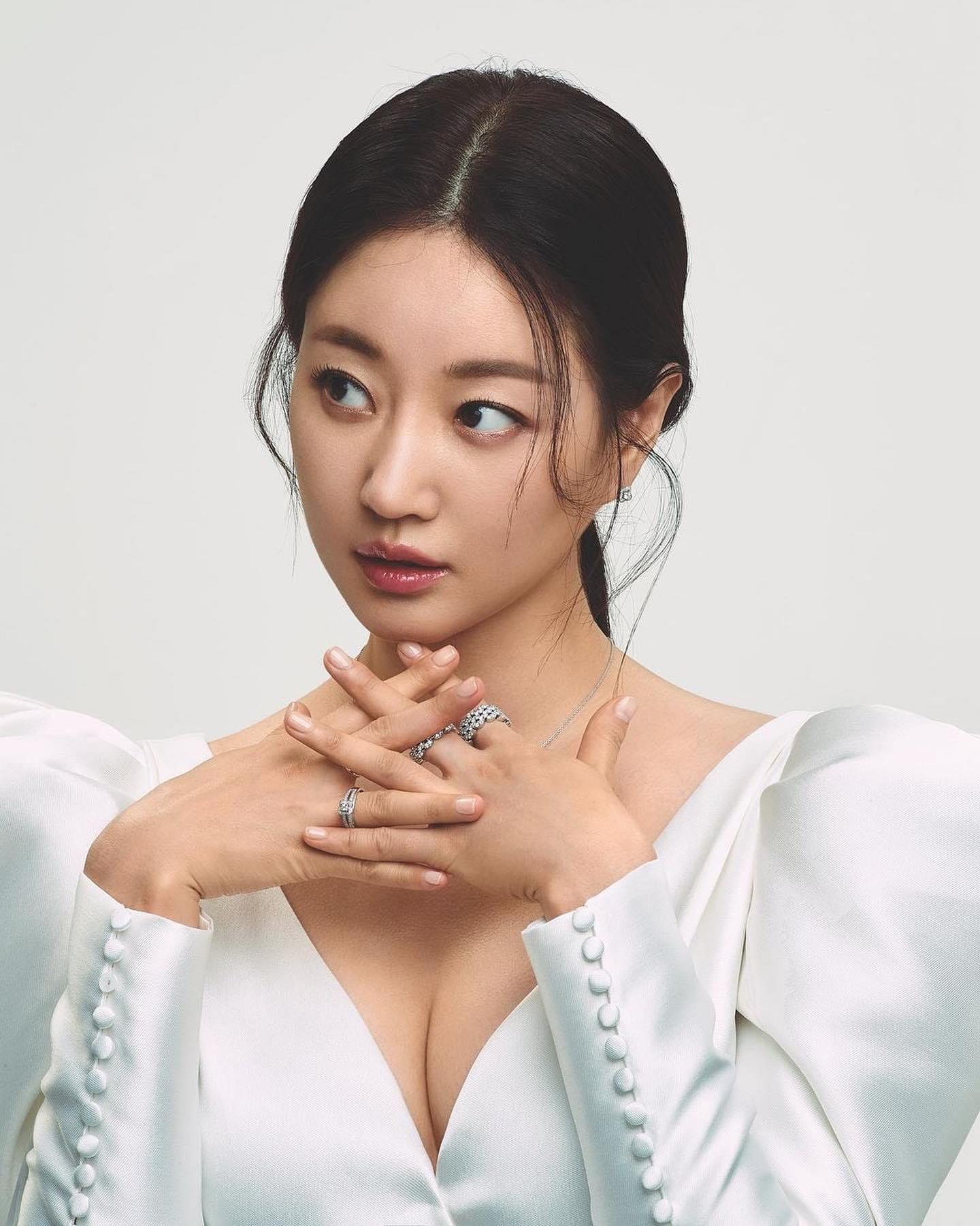 여전한 사랑언니 국보미모🤍❤️ 이미지