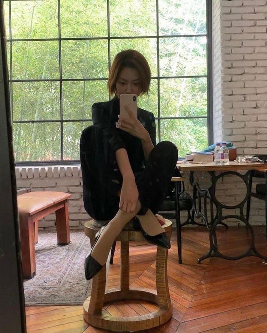 매력돋는 최유화 분위기🌸🌙 이미지2