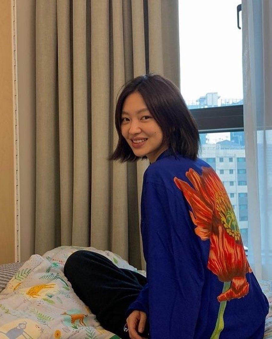 매력돋는 최유화 분위기🌸🌙 이미지5