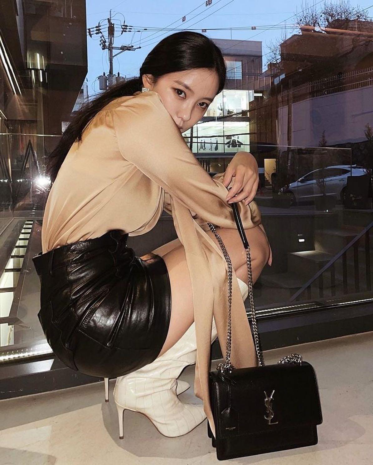 옷들이 효민빨 받는 중❤️💛 이미지3