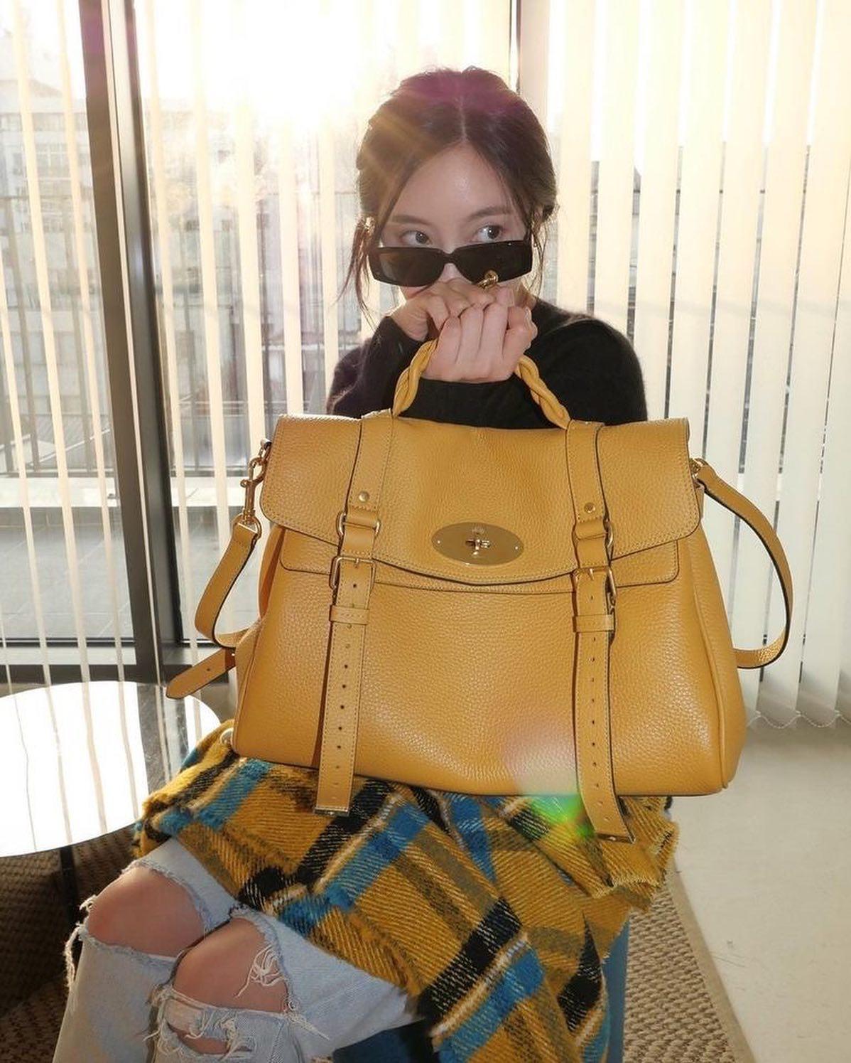 옷들이 효민빨 받는 중❤️💛 이미지4