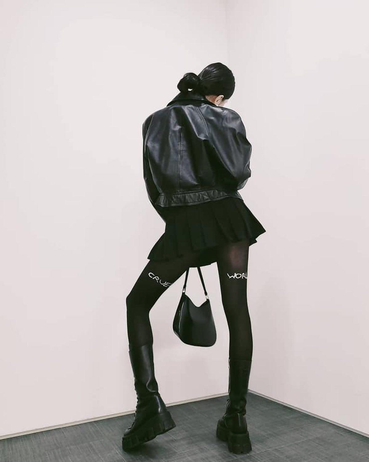요즘엔 패턴 스타킹 하나 필수🖤 이미지