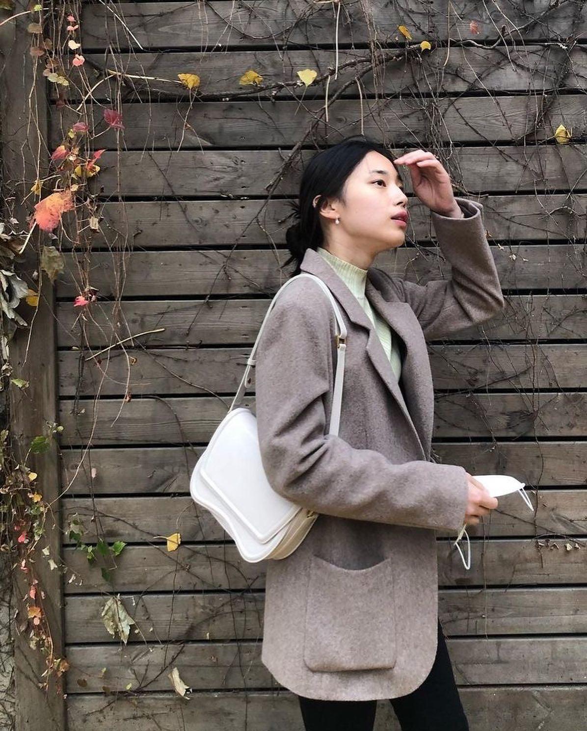 이진하의 무채색 스타일링🤎⁣⁣ 이미지6