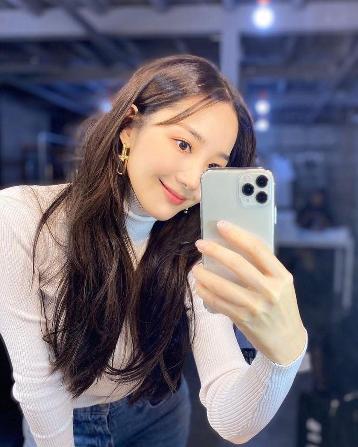 민영언니 얼굴 소멸중🙊 이미지