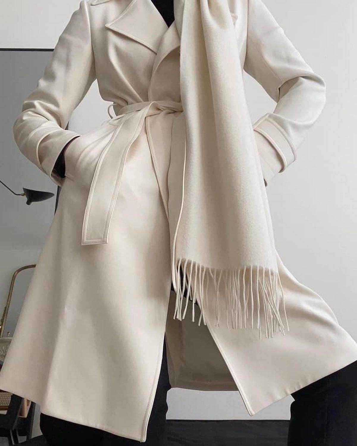 눈송이 같은 매력🤍 화이트코트 이미지