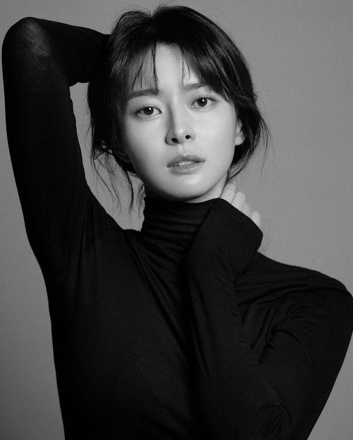 셀럽들의 블랙터틀넥 무드📸🖤 이미지