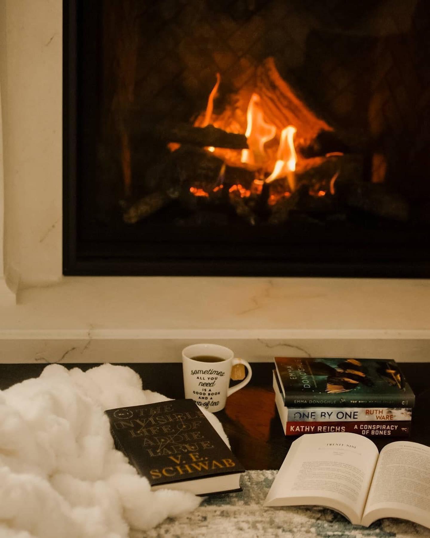 뜨뜻한 벽난로 앞 불멍 때리기🔥 이미지