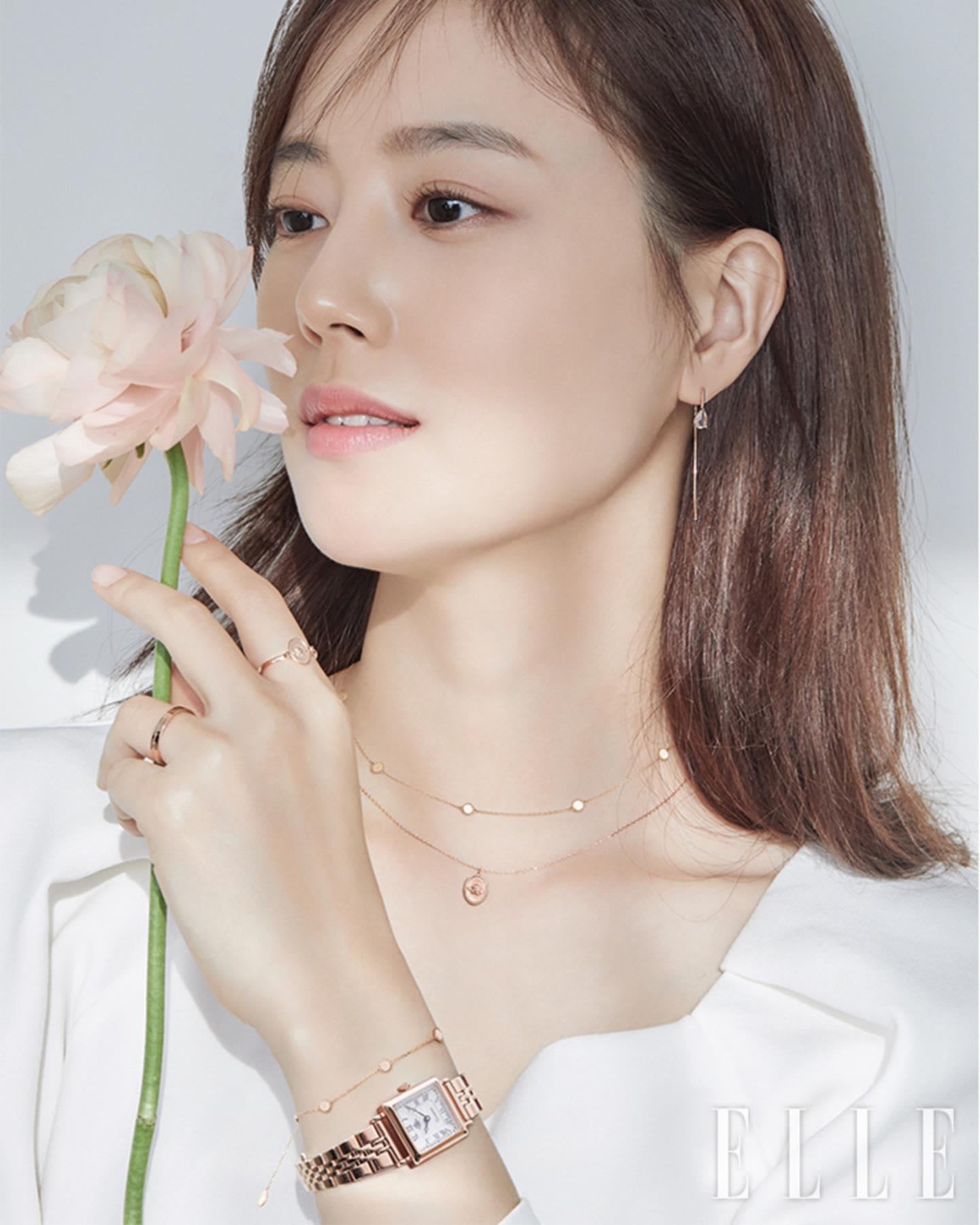 꽃보다 아름다운 문채원🌷🤍
문채원 x 로즈몽 홀리데이화보 @예뽀❤️#광고 #로즈몽 이미지1