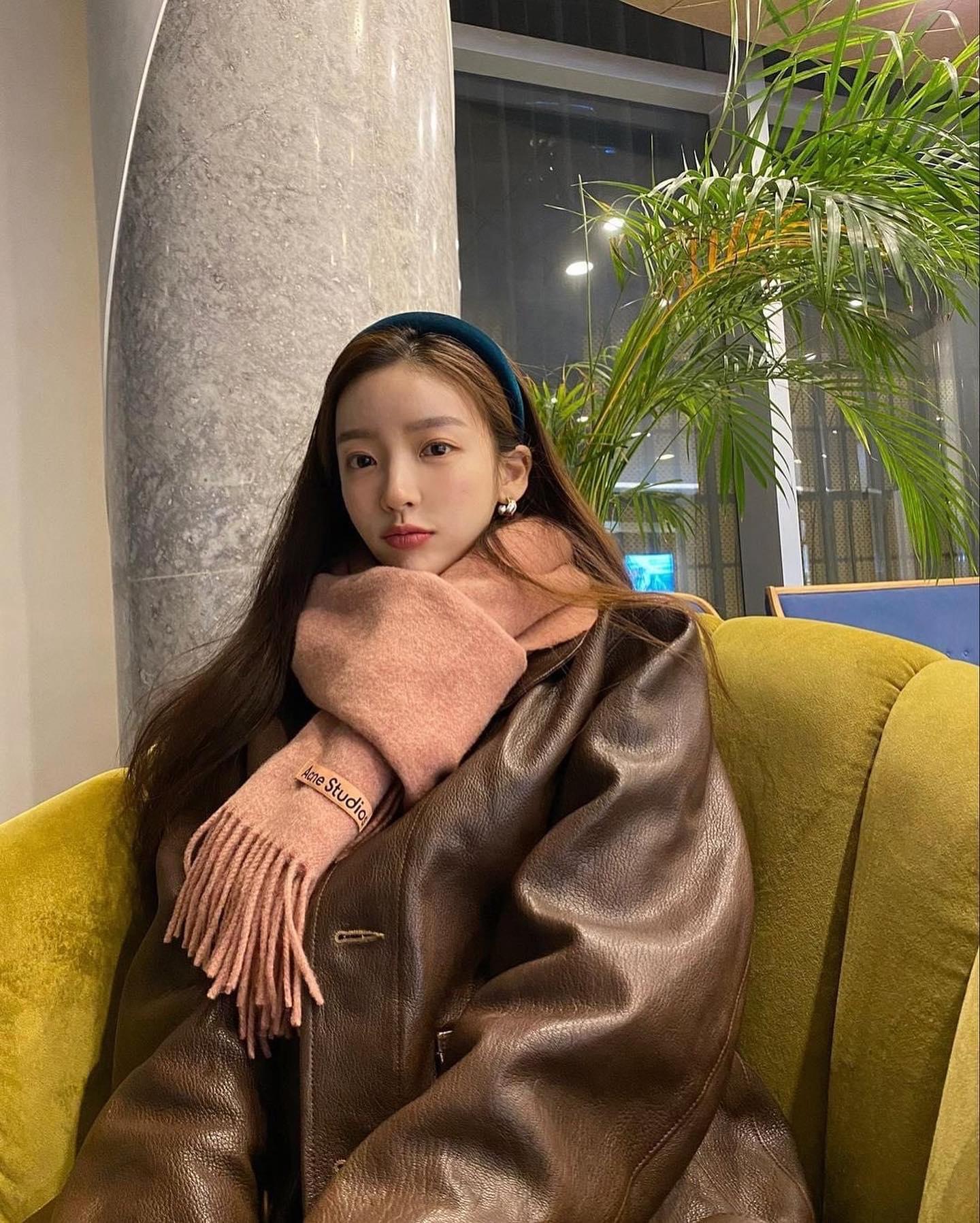 홍지윤의 세련된 아웃핏🧡✨⁣ 이미지