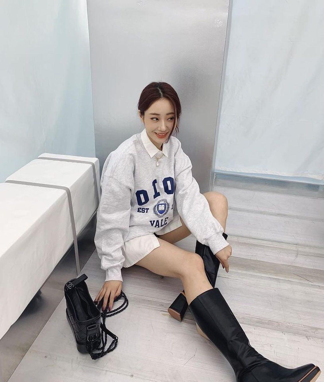 ⁣⁣⁣⁣⁣⁣⁣⁣⁣러블리한 모델핏의 경리💕 이미지